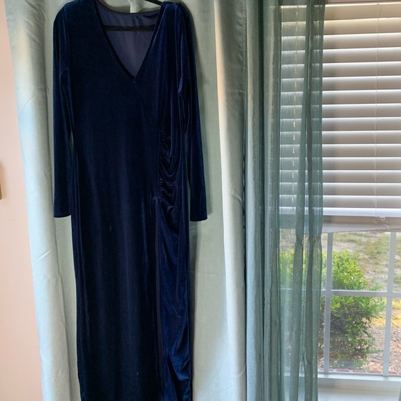 EUC 🫶🏽Long Blue Velvet Dress // Long Sleeve // Plus 2xl - Picture 3 of 9